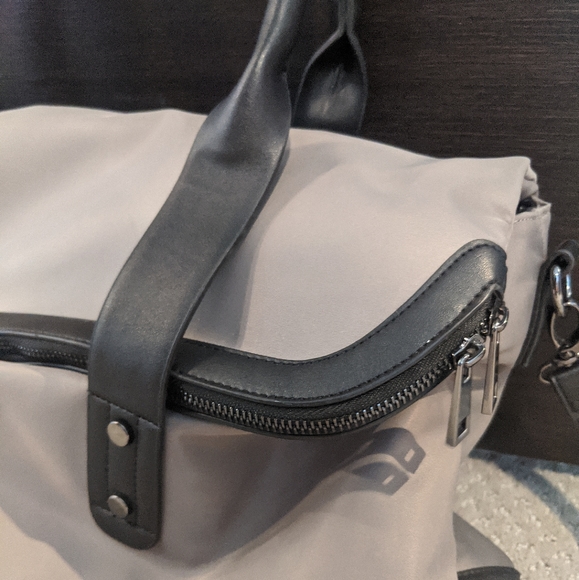 Fabletics Weekend/Duffle Bag - Picture 3 of 6